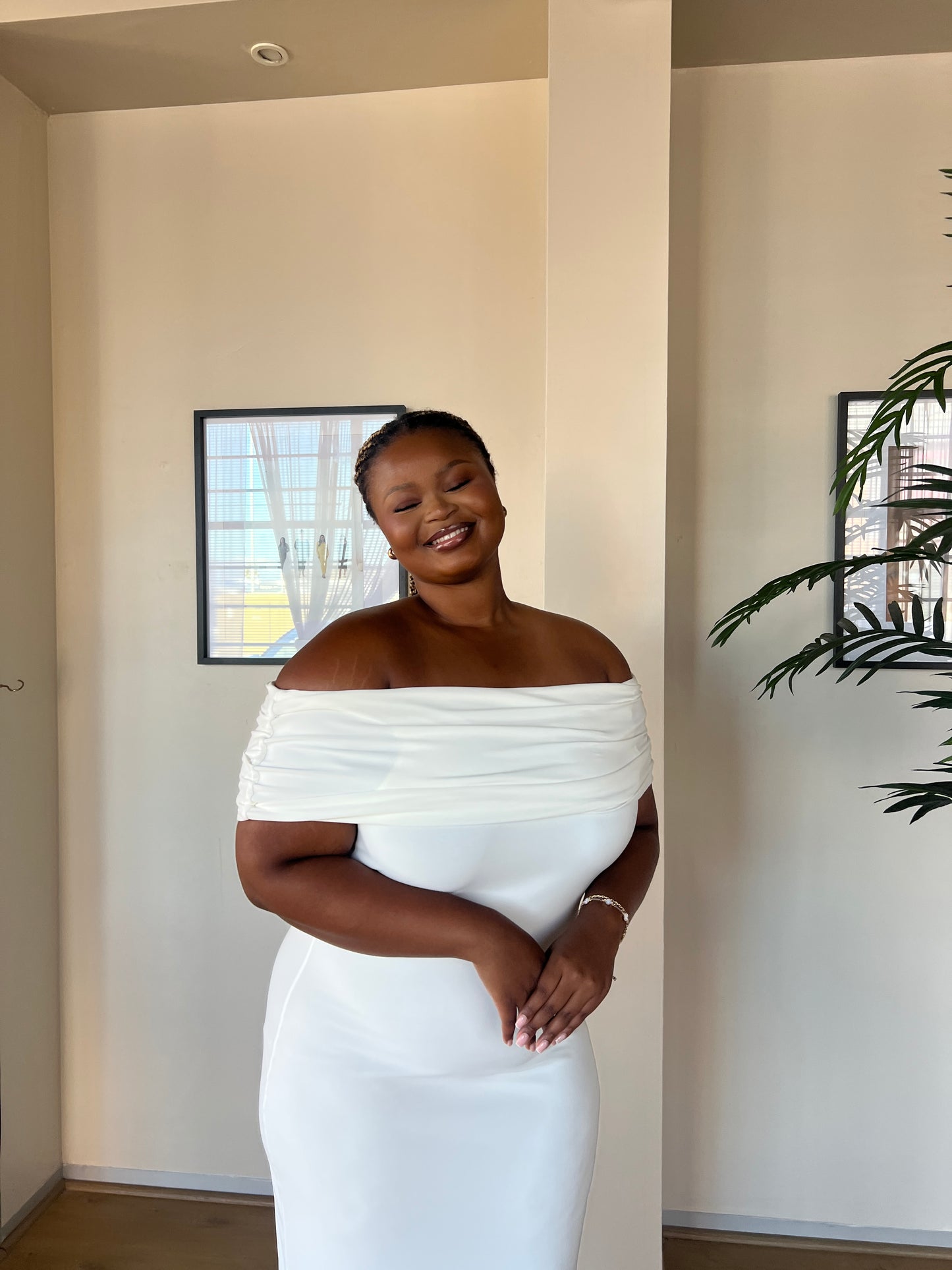 M | Cream Off-shoulder Bardot Sculpted Dress