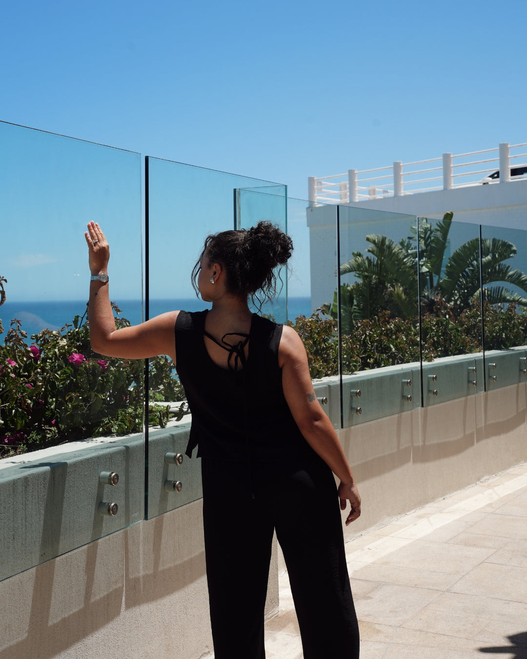 L | Black Crinkle Sleeveless Top