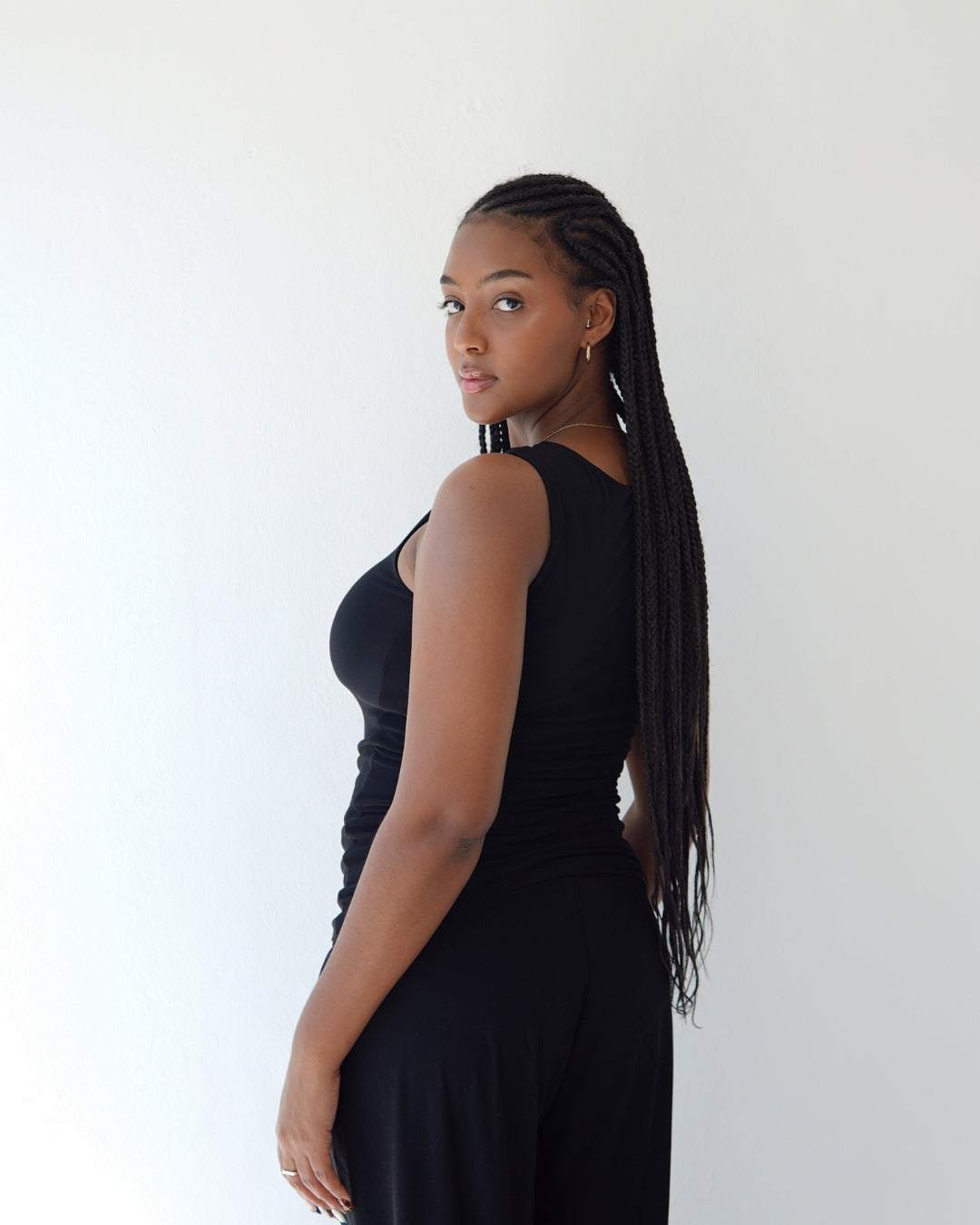 Black Sleeveless Boat Neck Vest