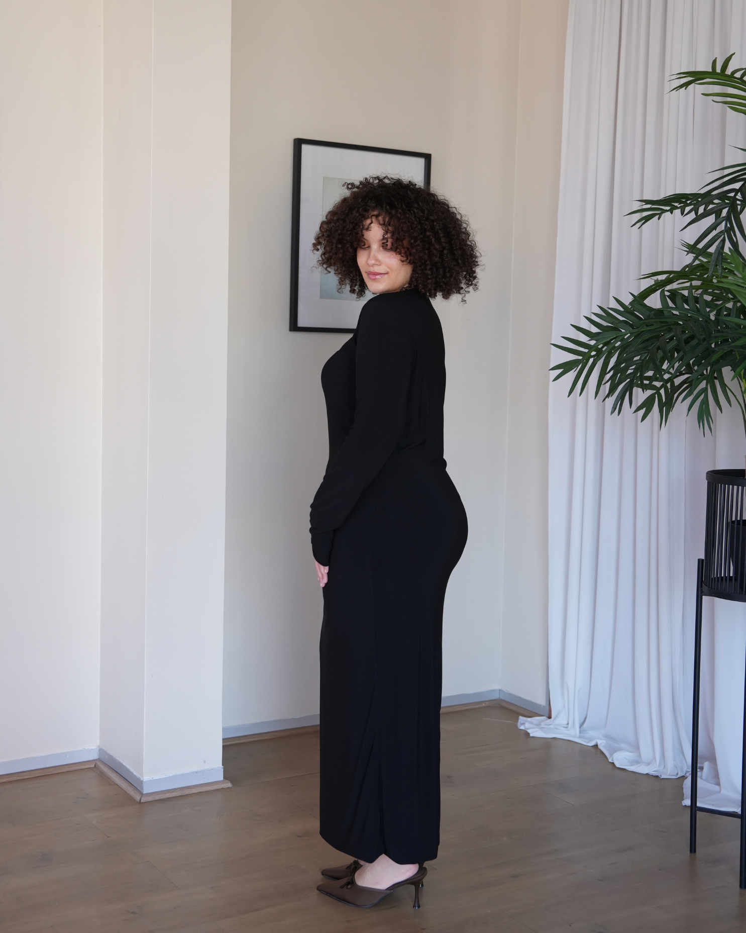 Black Crew-Neck Sculpted Dress with Long Sleeves