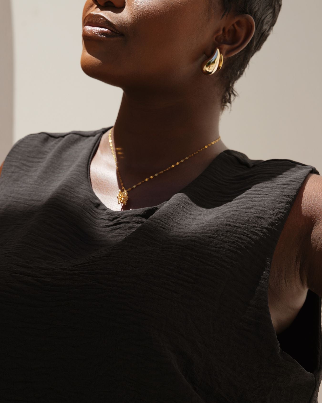 L | Black Crinkle Sleeveless Top