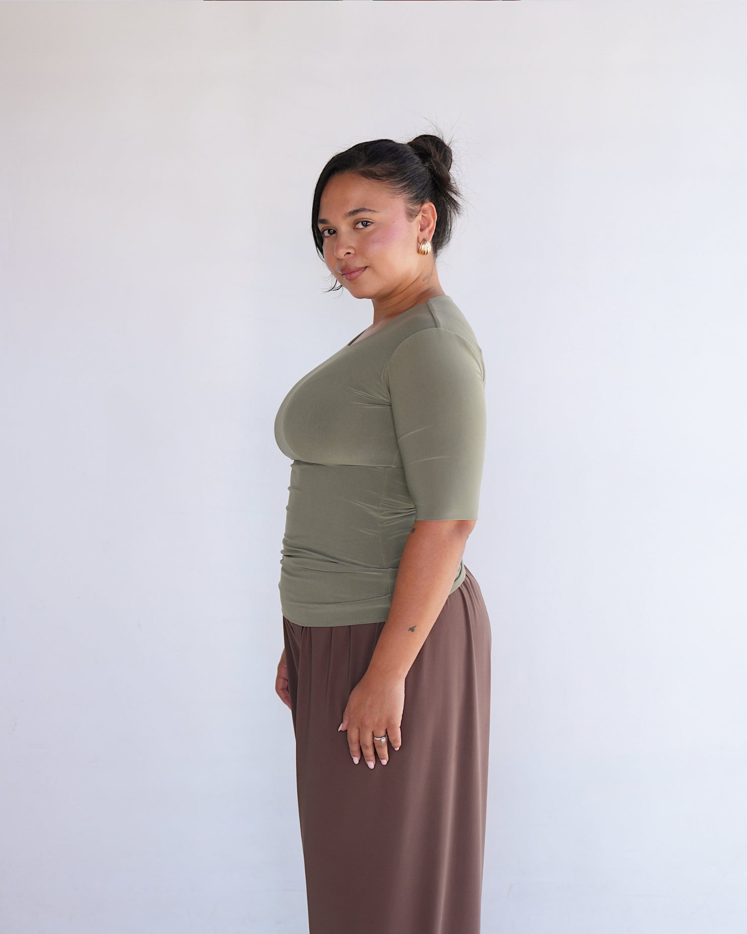 Light Khaki T-shirt with Midi Sleeves