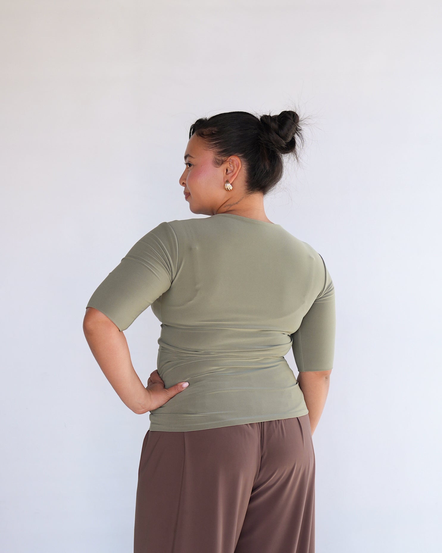 Light Khaki T-shirt with Midi Sleeves