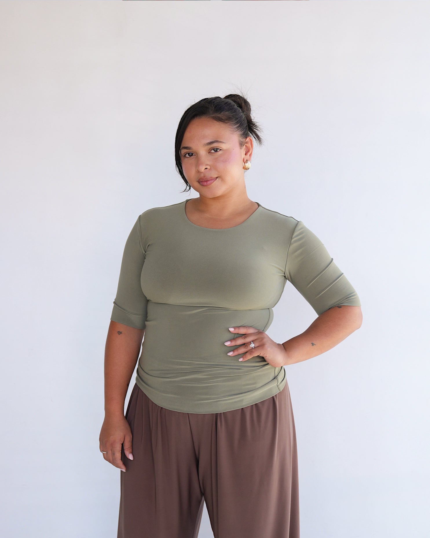 Light Khaki T-shirt with Midi Sleeves